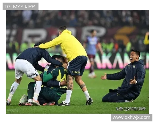 足球球星翻跟斗精彩瞬间：技术与力量的完美结合展现运动员极限技能